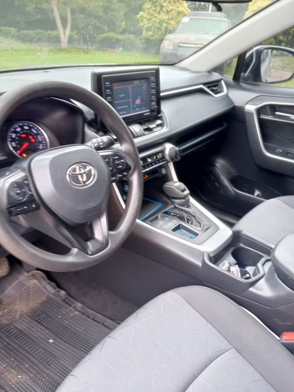 Thumbnail 3 of 2020 Toyota RAV4 XLE